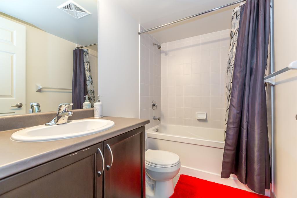 Napa Furnished Suites At Cn Tower & Maple Leaf Square Торонто Номер фото