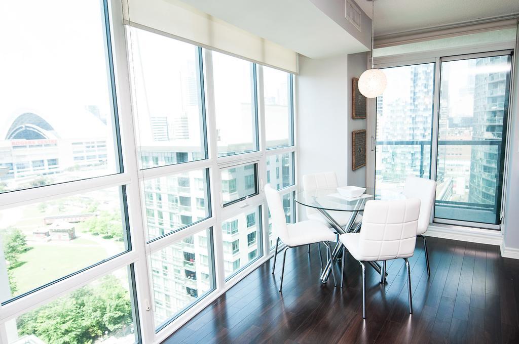 Napa Furnished Suites At Cn Tower & Maple Leaf Square Торонто Екстер'єр фото