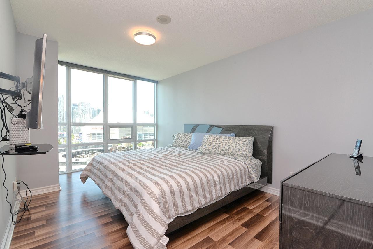 Napa Furnished Suites At Cn Tower & Maple Leaf Square Торонто Екстер'єр фото