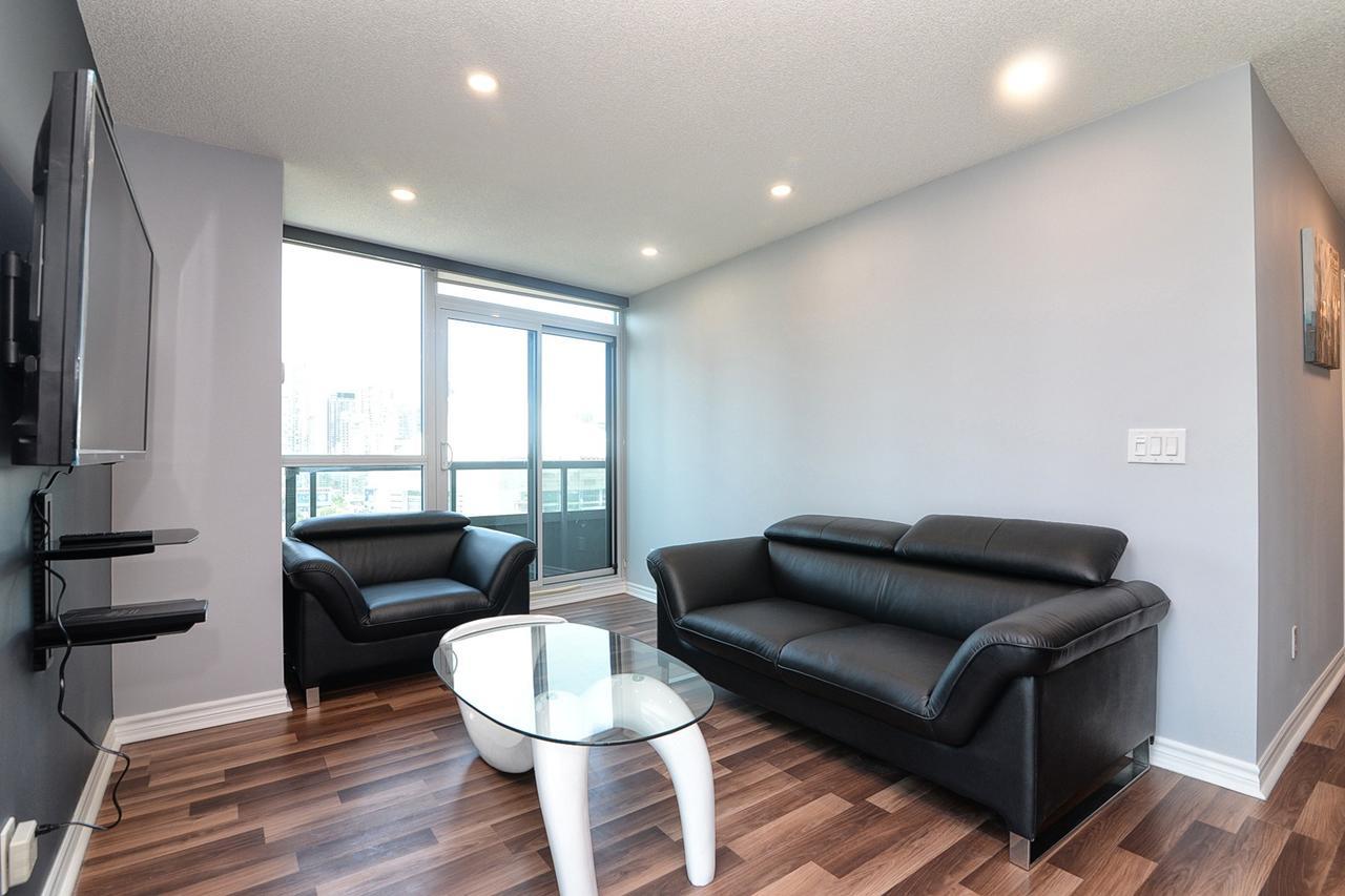 Napa Furnished Suites At Cn Tower & Maple Leaf Square Торонто Екстер'єр фото