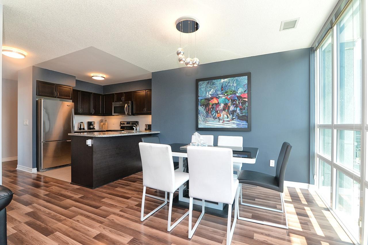 Napa Furnished Suites At Cn Tower & Maple Leaf Square Торонто Екстер'єр фото