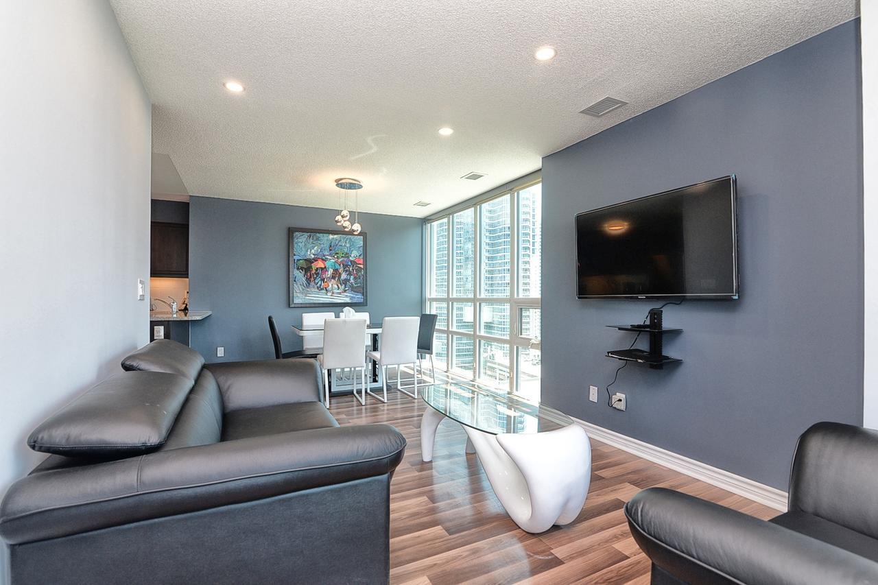 Napa Furnished Suites At Cn Tower & Maple Leaf Square Торонто Екстер'єр фото