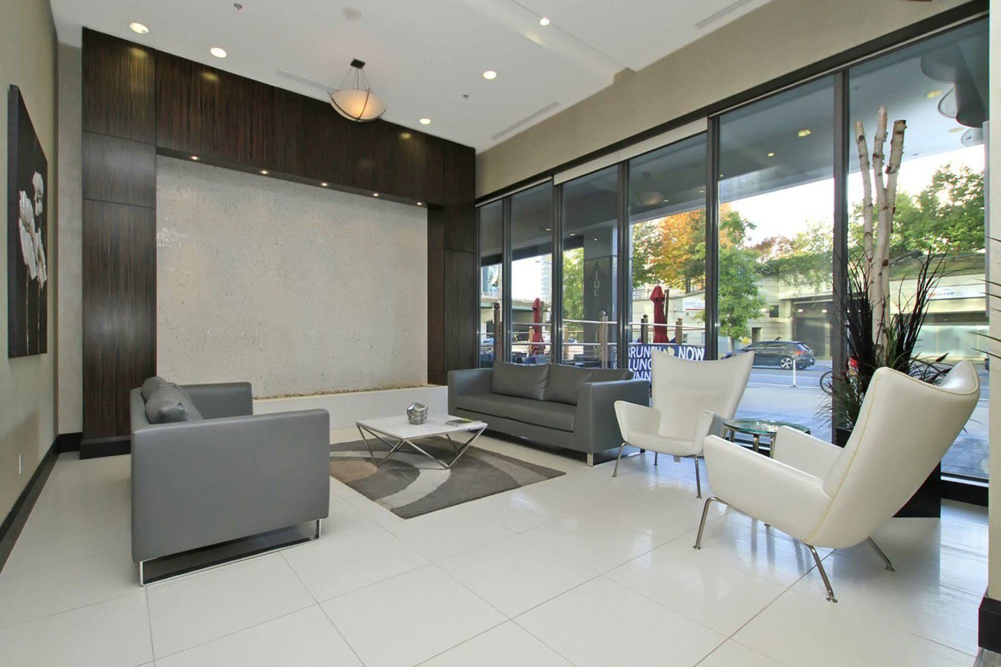 Napa Furnished Suites At Cn Tower & Maple Leaf Square Торонто Екстер'єр фото