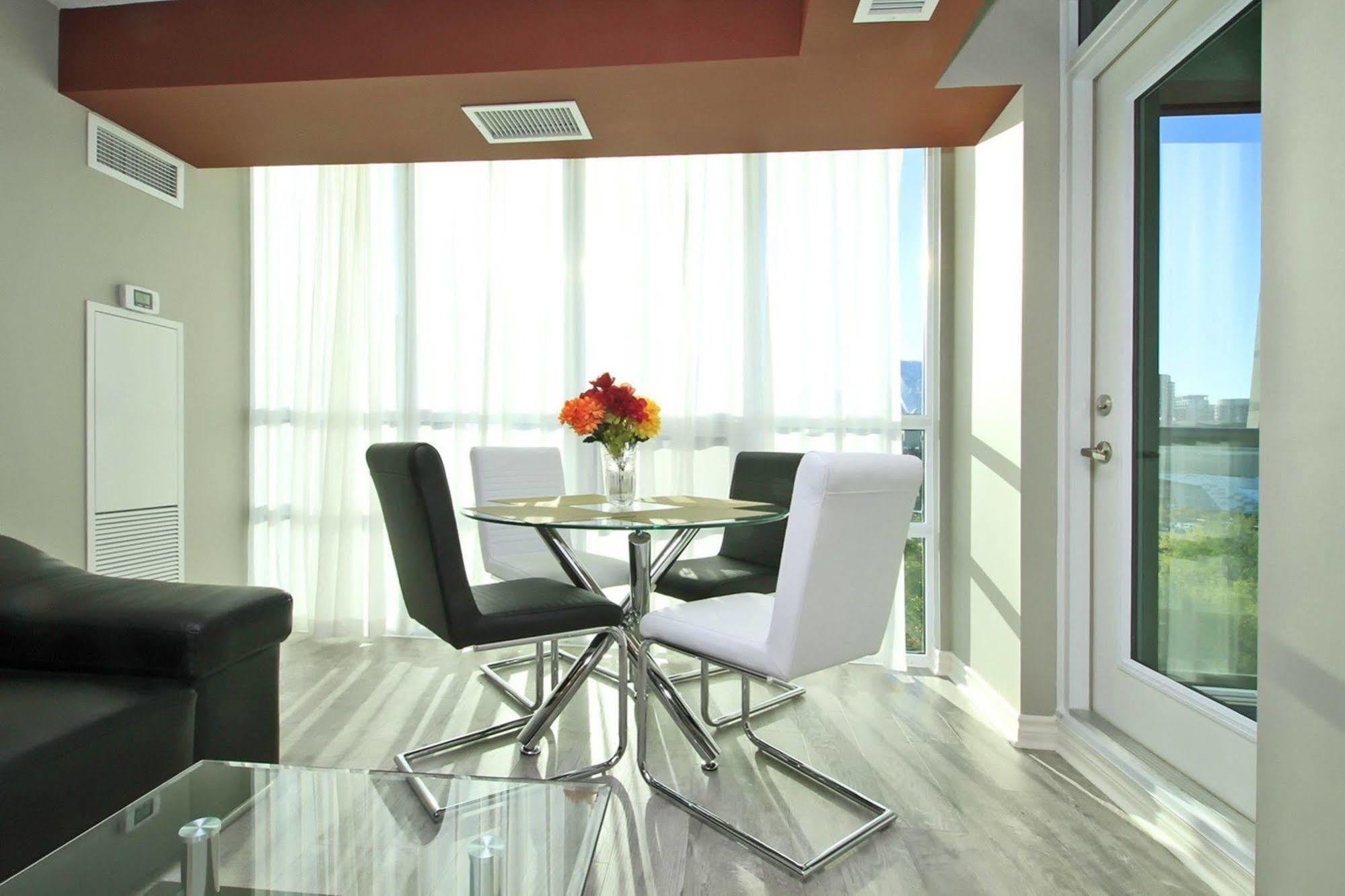 Napa Furnished Suites At Cn Tower & Maple Leaf Square Торонто Екстер'єр фото
