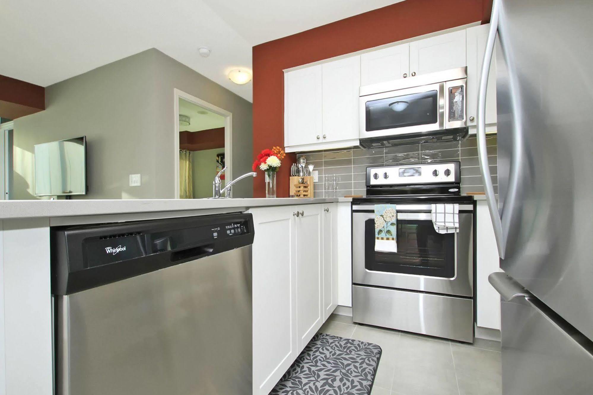 Napa Furnished Suites At Cn Tower & Maple Leaf Square Торонто Екстер'єр фото