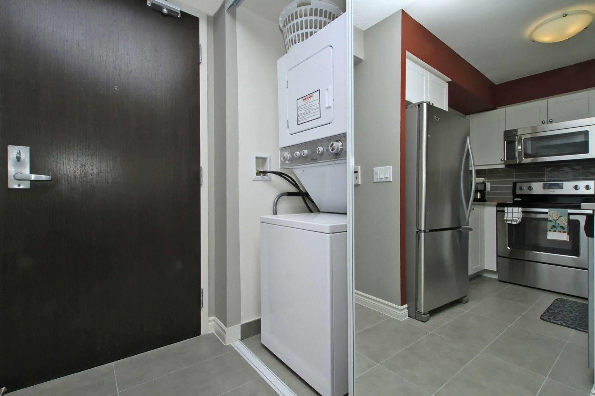 Napa Furnished Suites At Cn Tower & Maple Leaf Square Торонто Екстер'єр фото