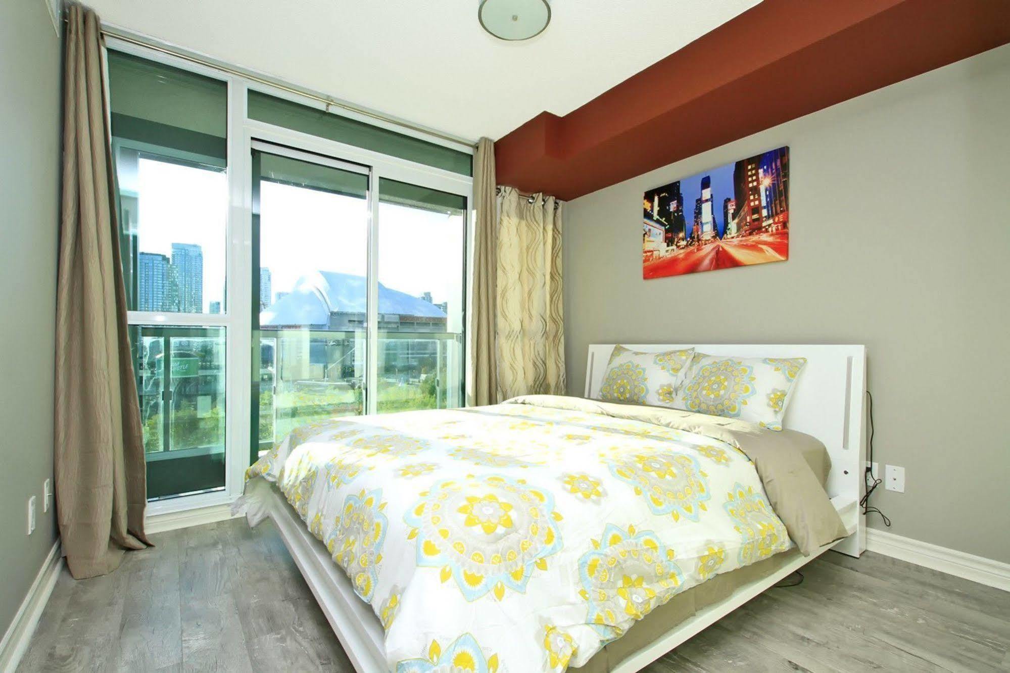 Napa Furnished Suites At Cn Tower & Maple Leaf Square Торонто Екстер'єр фото