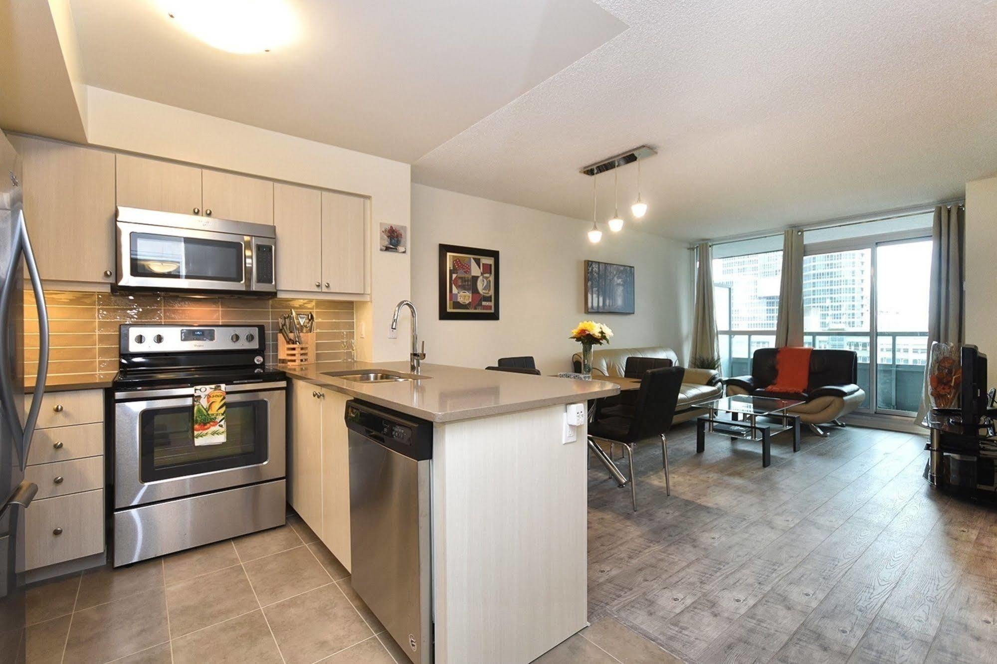 Napa Furnished Suites At Cn Tower & Maple Leaf Square Торонто Екстер'єр фото