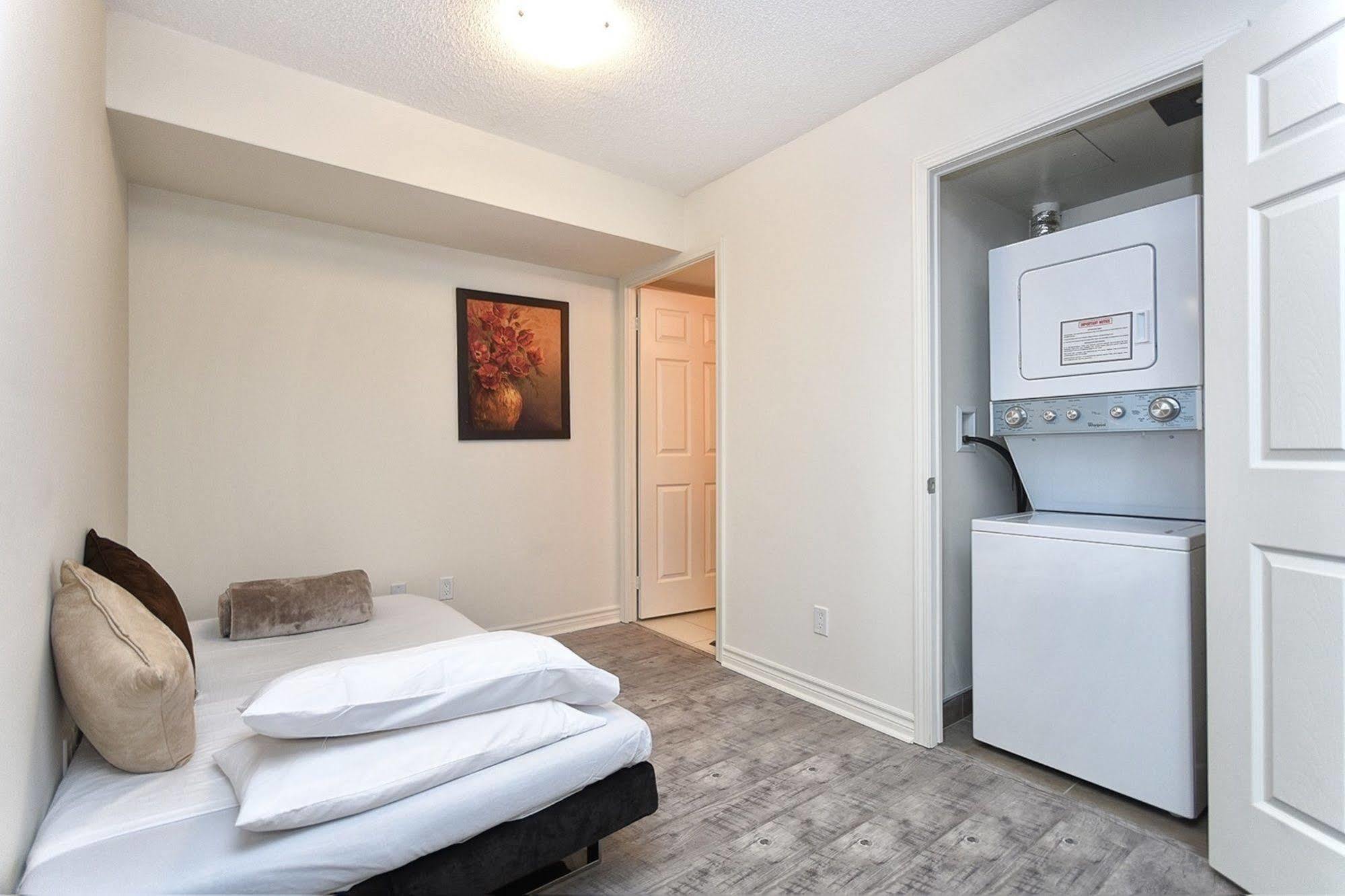 Napa Furnished Suites At Cn Tower & Maple Leaf Square Торонто Екстер'єр фото