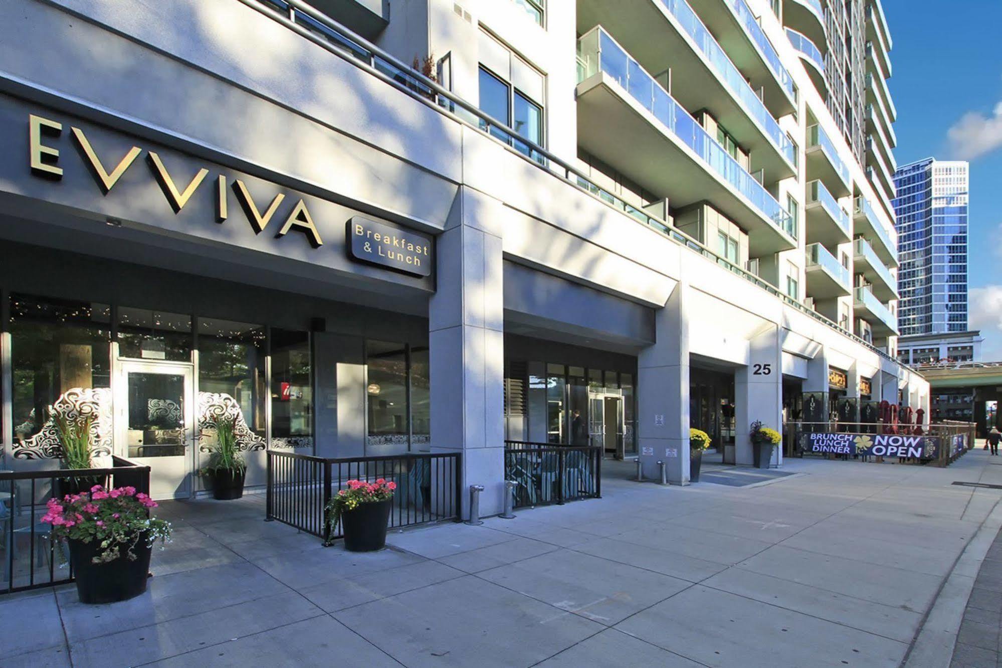 Napa Furnished Suites At Cn Tower & Maple Leaf Square Торонто Екстер'єр фото